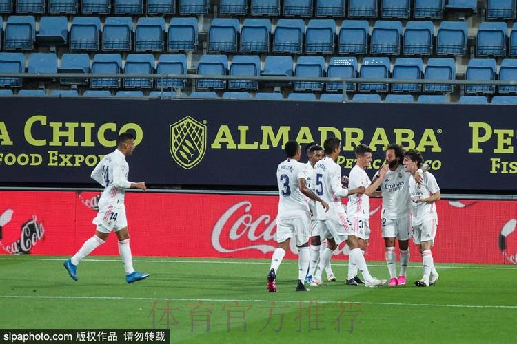 西甲-本泽马2射1传!奥利奥破门 皇马3-0加迪斯 西甲-本泽马2射1传!奥利奥破门 皇马3-0加迪斯